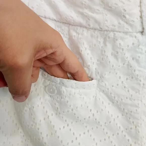 Banana Republic White Eyelet Chino Shorts Size 6 - Picture 8 of 10